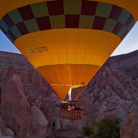 Наши шары с этим наверно влюбились - постоянно "целовались" в воздухе...) :: Леонид Школьный