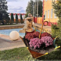 У Янтарного комбината. :: Валерия Комова