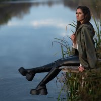 Мария на речной прогулке в модных ботфортах :: Viktoria Anufrieva Мария на речной прогулке в модных ботфортах :: Viktoria Anufrieva