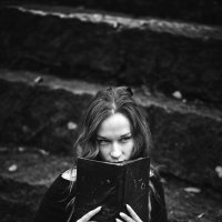 Девушка с книгой :: Александр Морозов