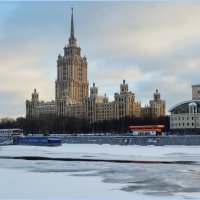 Высотка. :: Василий Палий Высотка. :: Василий Палий