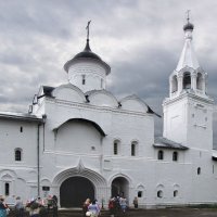 Святые ворота с храмом Вознесения Господня (Феодора Стратилата) и колокольней :: Александр Ильчевский 