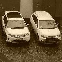 Две белые машины :: Дмитрий Никитин