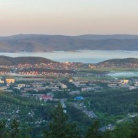 Рассвет на Миассом (04:58). Ильменский хребет, г. Миасс, Машгородок, поселок и озеро Тургояк (панора :: Алексей Трухин