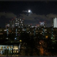 Луна над городом :: Ольга Довженко