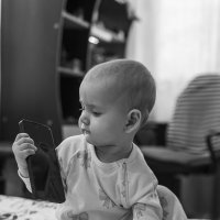 Интересно, у деда телефон ударопрочный. :: Вадим Басов