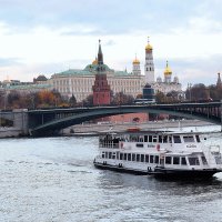 Кремль. Вид с Патриаршего моста. :: Татьяна Помогалова Кремль. Вид с Патриаршего моста. :: Татьяна Помогалова