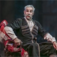 Актёр Дмитрий Гирев в роли Вано Пантиашвили (князь). :: Александр Максимов Актёр Дмитрий Гирев в роли Вано Пантиашвили (князь). :: Александр Максимов