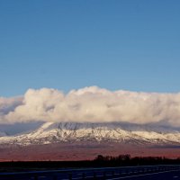 Вулкан за облаками :: Сергей Швечков