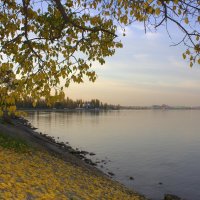 Набережная осенью :: Оксана Новик 