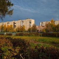 Улица в сентябре :: Александр Синдерёв