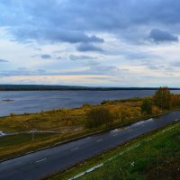 Новочебоксарск. Река Волга осенним пасмурным утром. :: Пётр Чернега
