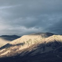 Горные вершины в лучах солнца :: Дмитрий Сычевский