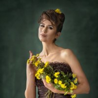 Мария с  хризантемами :: Viktoria Anufrieva