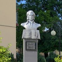 Бюст-памятник Кристионасу Донелайтису :: Сергей Карачин