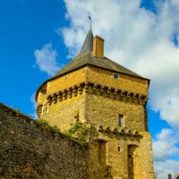 Квадратная башня замка Сийе-ле-Гийом :: Георгий А