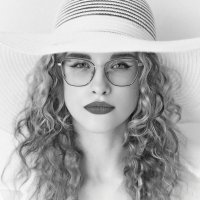 Девушка в белом (1) :: Игорь Парв