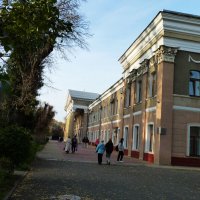 На терриитории мединститута :: Валентин Семчишин На терриитории мединститута :: Валентин Семчишин