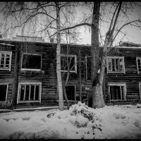 Очень старый брошенный дом! :: Борис Яковлев