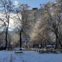 Утро во дворе :: Игорь Ч.