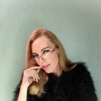 ))) :: Януся Характерова