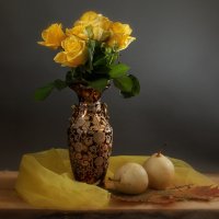 Натюрморт с жёлтыми розами. :: Лилия *