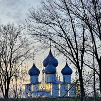 Крестовоздвиженский собор. Осень в Тутаеве. :: Михаил Свиденцов