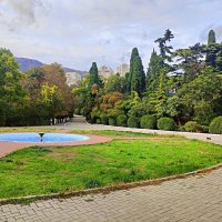 Фонтан перед Голицынским дворцом на территории санатория "Пестово" в посёлке Гаспра. :: Виктор Мухин