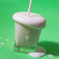 Коктейль переливается через верх :: Александр Синдерёв