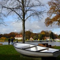 Лодка с видом на Францию :: Юрий. Шмаков