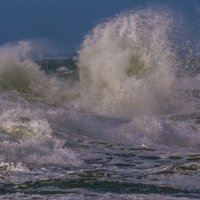 Что то беспокоит океан :: Георгий А