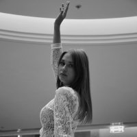 Девушка в холле :: Мария Яковлева