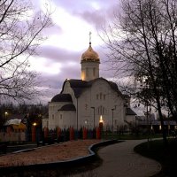 Вечер у храма святых благоверных князей Петра и Февронии :: Татьяна Помогалова