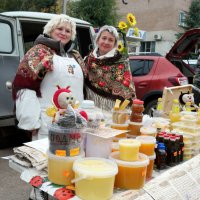 А вы запаслись мёдом на зиму? :: Андрей Заломленков