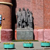 Вечная слава работникам и бойцам Электрозавода... :: Анатолий Колосов