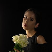 Мария с гортензией :: Viktoria Anufrieva