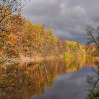 Осенний пруд... :: Владимир Жданов Осенний пруд... :: Владимир Жданов