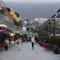 Приморская прогулка в Ялте. :: Дмитрий А