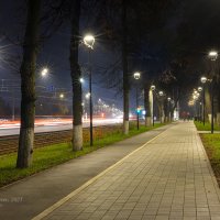 Тротуар около дороги :: Александр Синдерёв