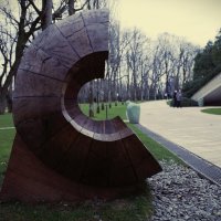 Лавочка скорлупка. :: Юрий Полторыхин.