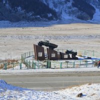 Памятник Кольке Снегирёву на Чуйском тракте :: Татьяна Лютаева Памятник Кольке Снегирёву на Чуйском тракте :: Татьяна Лютаева