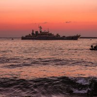 Вечер на рейде. :: Сергей Воротников Вечер на рейде. :: Сергей Воротников