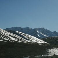 Бежит, шумит, сверкает горная река... :: Галина Ильясова