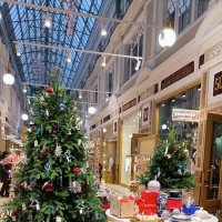 Атмосфера праздника в Пассаже. :: Ольга Атмосфера праздника в Пассаже. :: Ольга