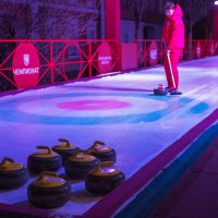 Керлиг на Школьной Улице :: юрий поляков Керлиг на Школьной Улице :: юрий поляков