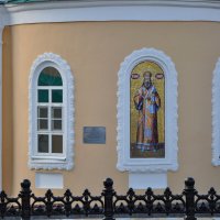 Изображение святителя Тихона на стенах церкви, выстроенной на месте его кельи :: Татьяна Машошина