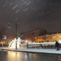 Сегодня в Петербург прилетели снежные  ангелы :: Ирина 