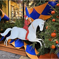 У магазина сувениров. :: Валерия Комова