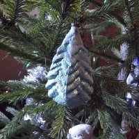 На новогодней ёлочке :: Freddy 97