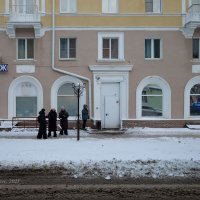 На улице :: Александр Синдерёв